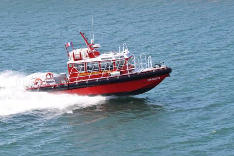 Equipements Défenses de Vedettes Ocean 3 - 7 Vedettes de Pompiers Maritimes Chantier Littoral