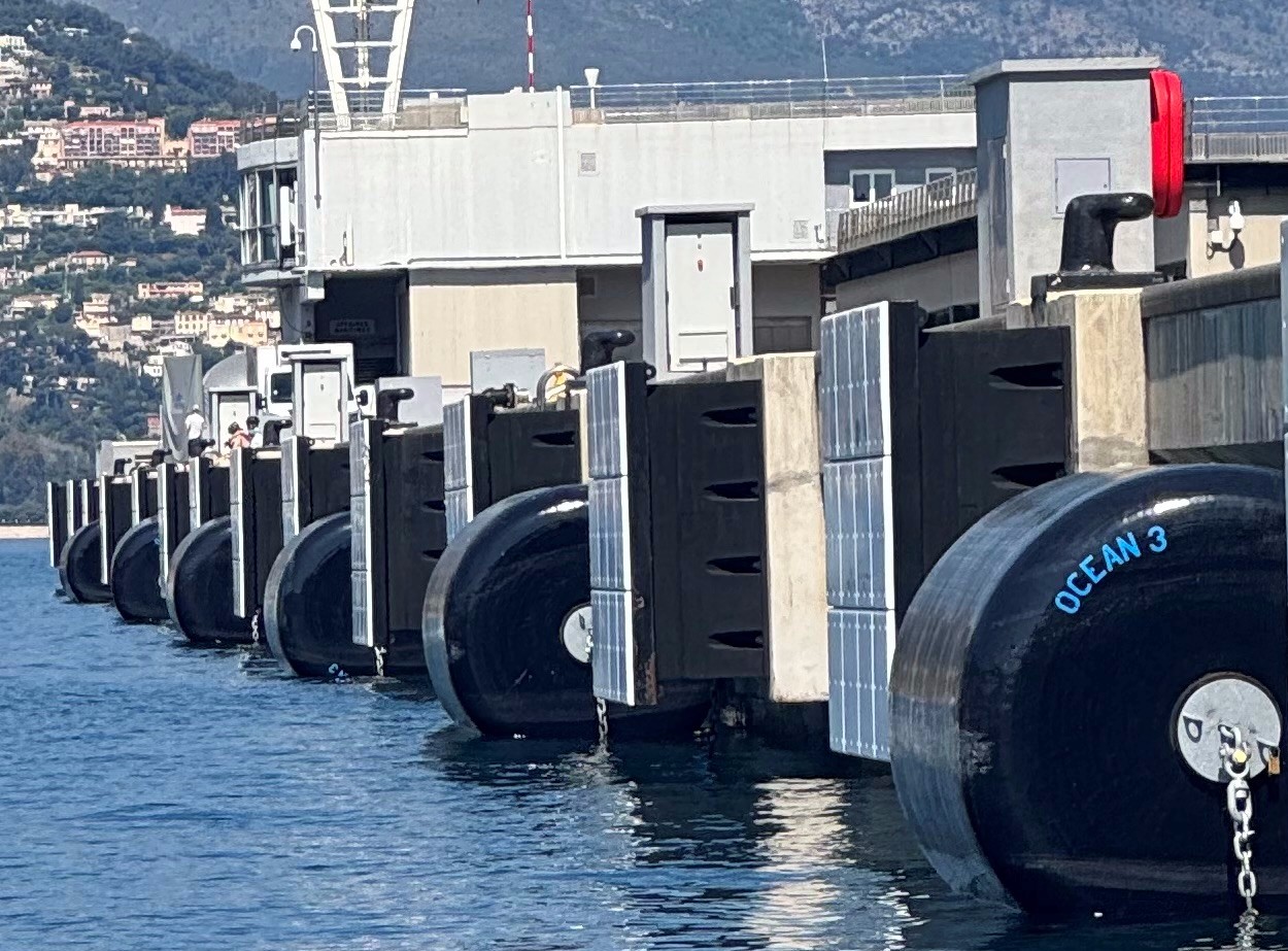 Défenses d'Accostage Mousse Ocean 3 - 9 Déf Ø 2,20 m x 3,10 m - Port de Monaco 01
